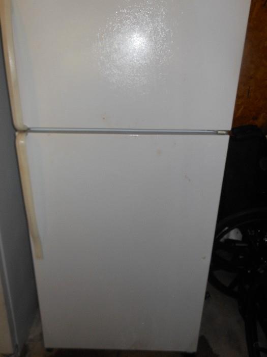 Estate brand refrigerator