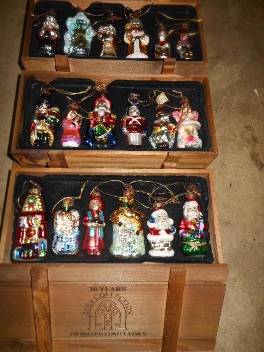 Pacconi Christmas ornament sets