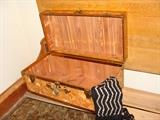 Vintage trunk: cedar lined