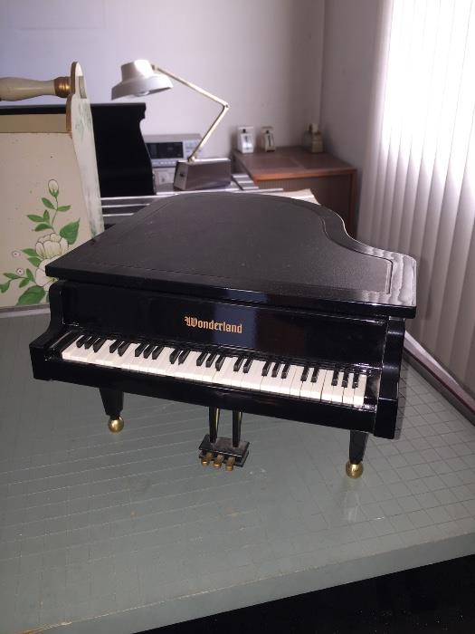 Wonderland Mini Baby Grand Piano