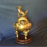 CHECK OUT FOO DOG HEADS ON THE FEET!