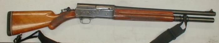 Browning 12 guage magnum semi automatic shot gun. 3" rounds. Choke and peep site. 8V 3704