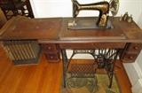 GREAT SINGER SEWING MACHINE