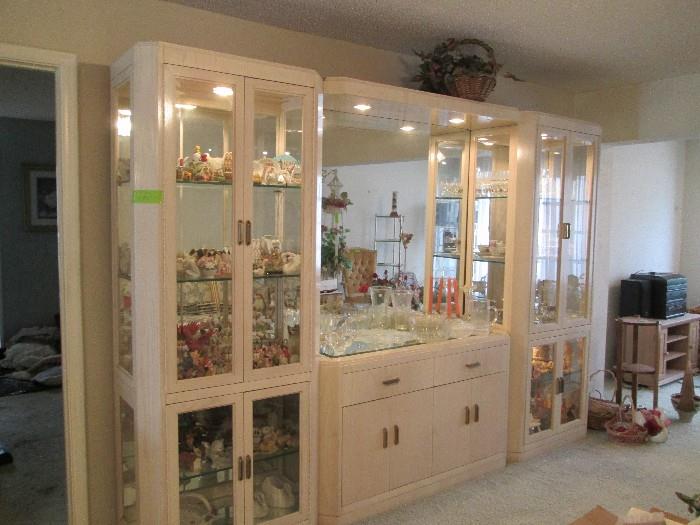 Lighted, mirrored wall unit