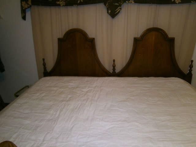 KING SIZE BED AND HEAD BOARD
