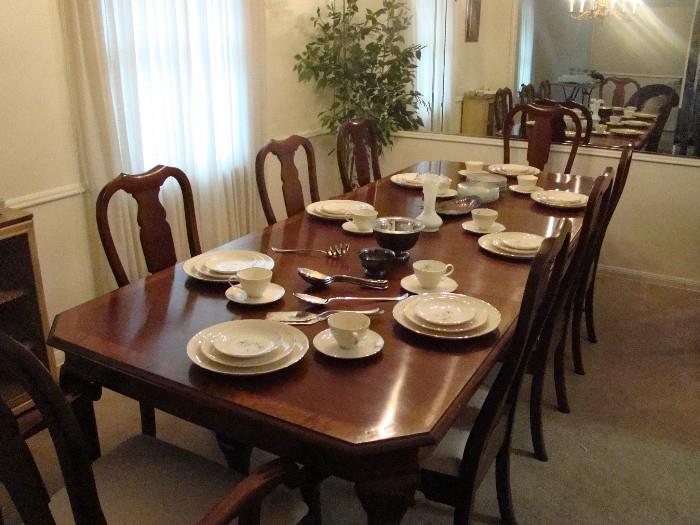 Pennsylvania House Dining Table & 8 chairs