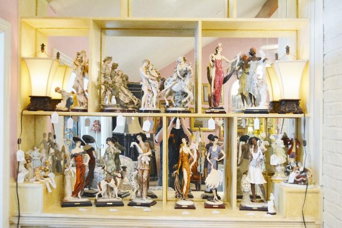 collection of Guiseppe Armani Italian figurines, plus Goebel / Hummels, Lladro, Willow Tree, and European groupings 