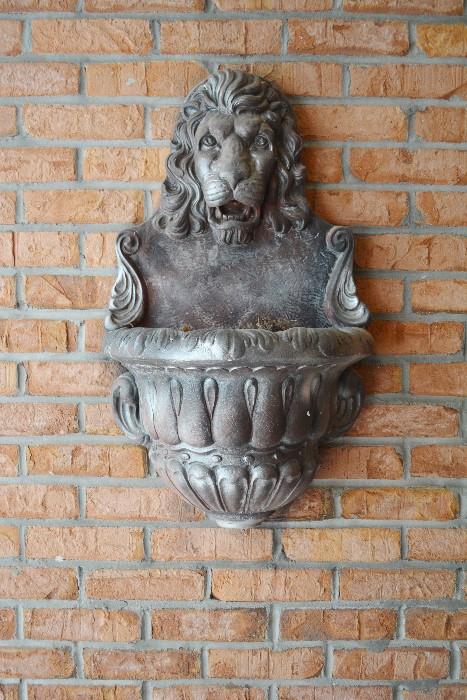 Metal Lion Head Fountain