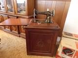 ANTIQUE SINGER SEWING MACHINE