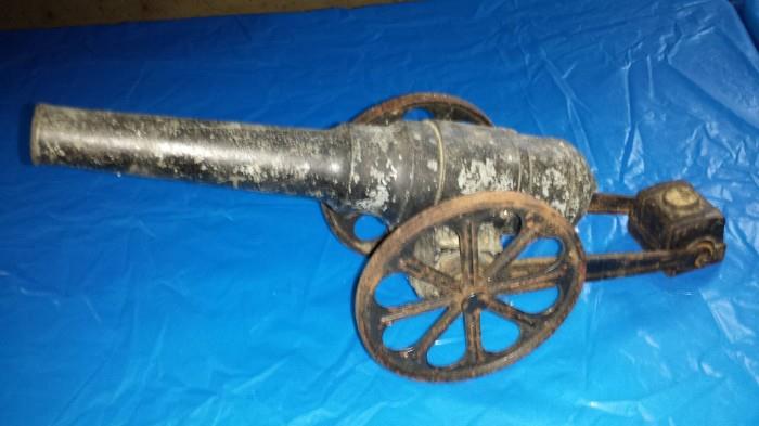 Vintage Big Bang Toy Cast Iron Military Cannon Rolling Wheels Pivot Barrel