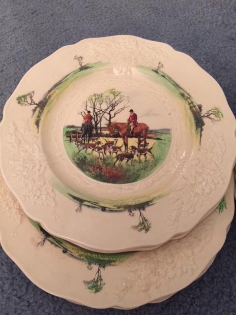 ROYAL DOULTON FOX HUNT PLATE... 11 TOTAL.