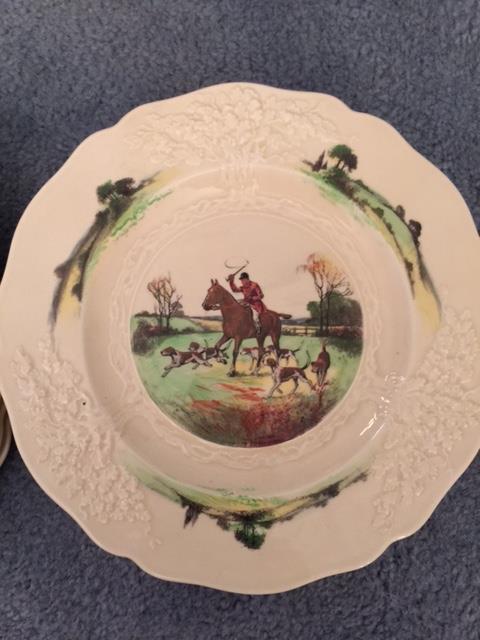 ROYAL DOULTON FOX HUNT PLATE... 11 TOTAL.