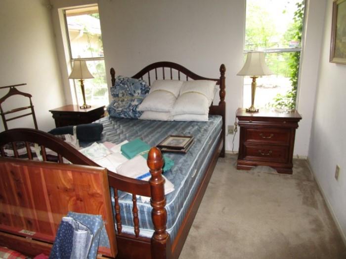 MASTER BEDROOM - BROYHILL BED AND NIGHT STANDS