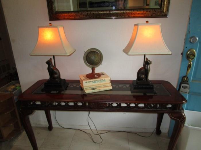 ENTRY TABLE WITH CAT BRONZE LAMP BASE