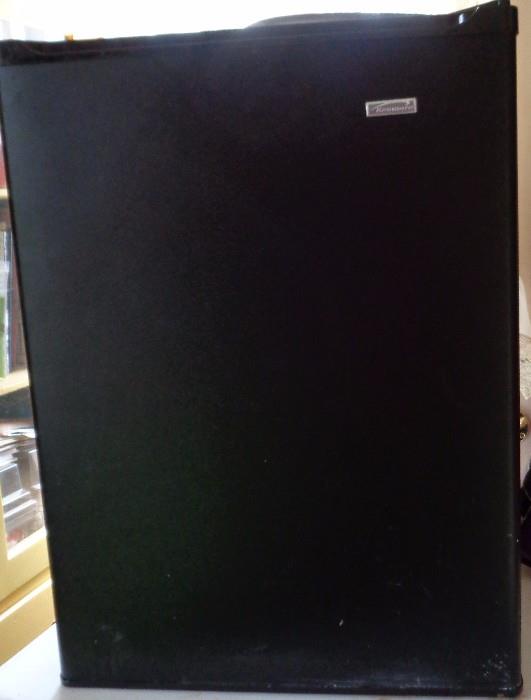 Kenmore Apartment Size Refrigerator with small freezer. Works great!