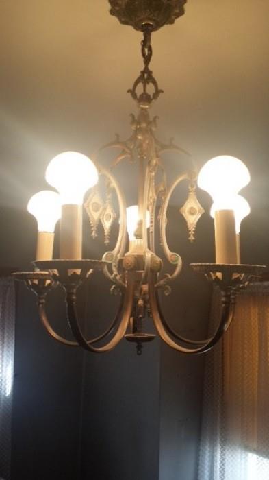 vintage lighting/chandelier
