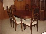 Dining Table w/2 Leaves & 6 Chairs