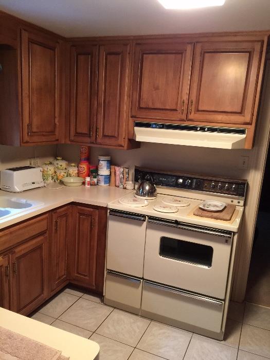 WOOD-HU WOODEN KITCHEN CABINETS. SEE MATCHING HUTCH AND ENTERTAINMENT UNIT