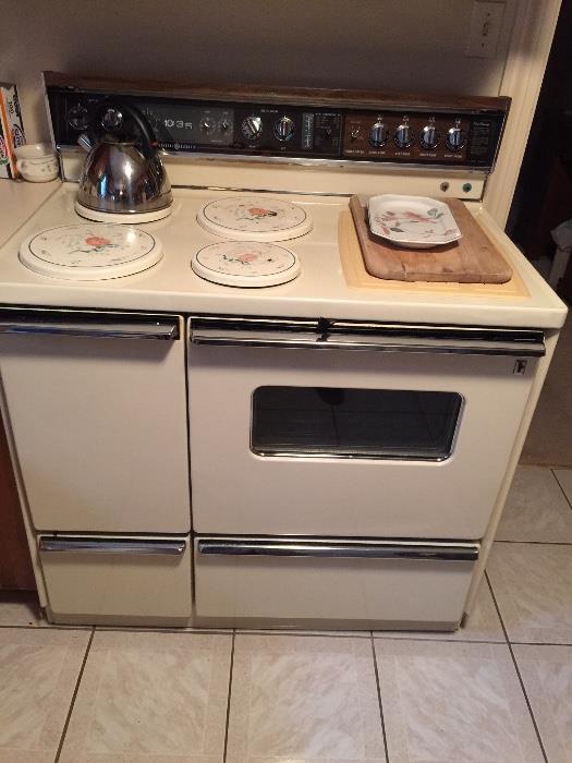 STOVE, ALSO DISHWASHER, BUILT IN MICROWAVE AVAILABLE