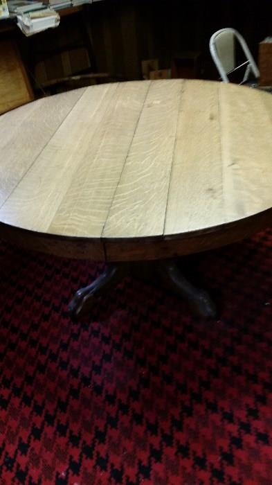 Claw foot oak round table, picture does no justice!