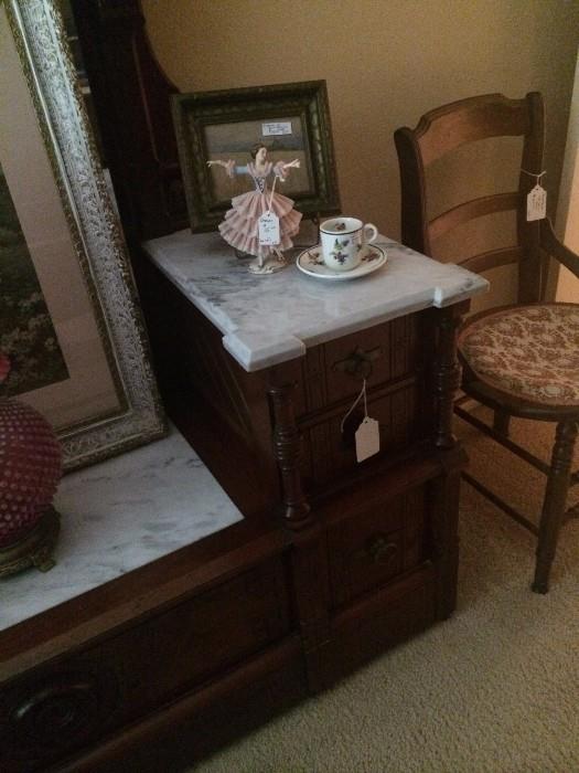 Victorian antique dresser (marble top) with 2 drawers on either side