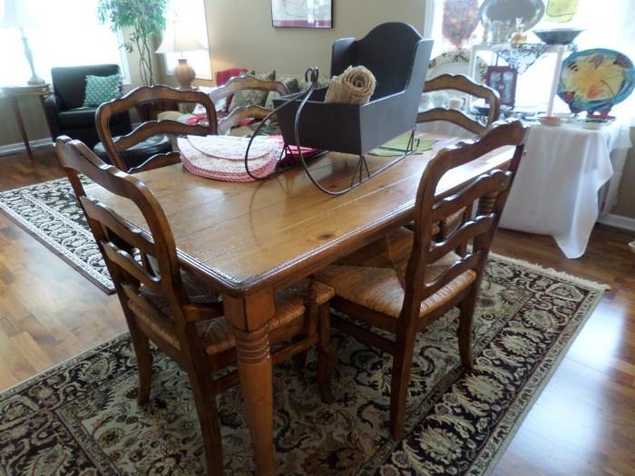 HOOKER DINING TABLE AND 5 CHAIRS