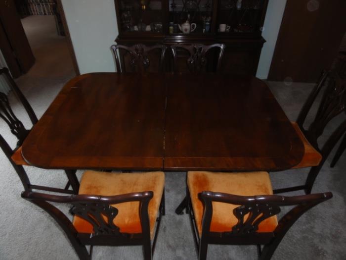 Dining room table with leaves, pads and six chairs