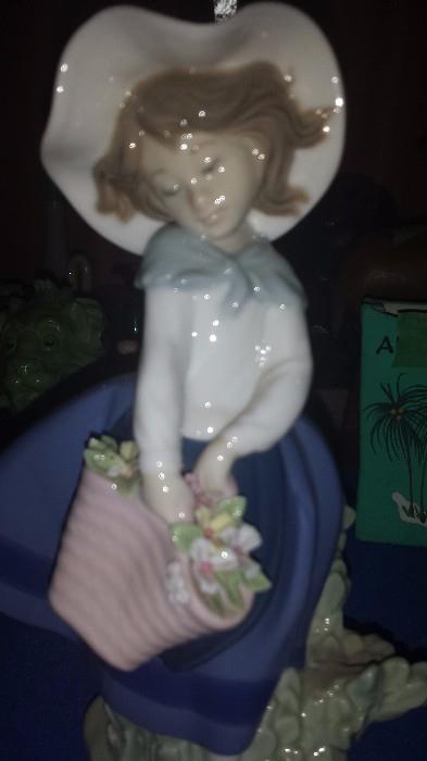 Lladro Figurine - Pretty Pickings - #5222