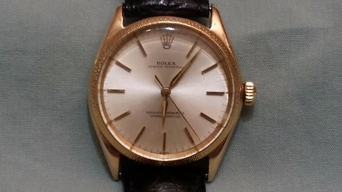 vintage Rolex 18k gold model 1005