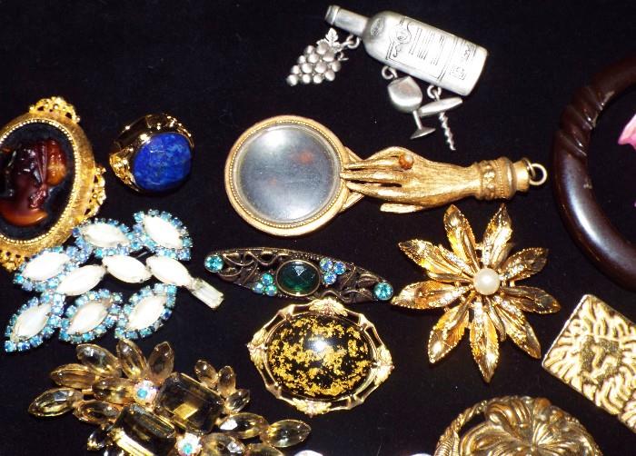 GREAT ANTIQUE AND VINTAGE FINE AND COSTUME JEWELRY-WEISS RHINESTONE PIN