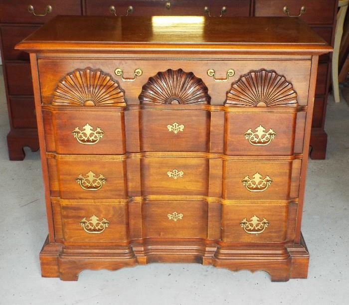 LEXINGTON FURNITURE CHIPPENDALE CHERRY BLOCK FRONT BEDROOM FURNITURE GORGEOUS SHELL DESIGN!!!