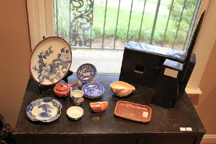 Japanese porcelain and antique artifacts