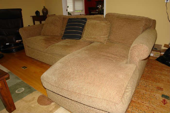 L-shaped sectional sofa. Like new condition and very comfortable. 
