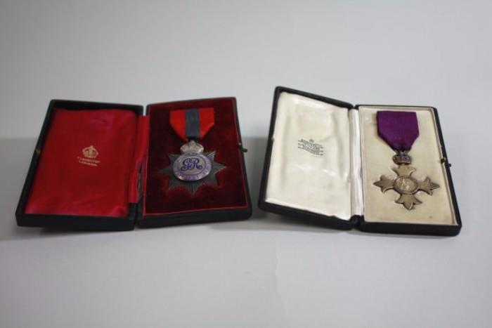 Lot #1018 English medals in original cases