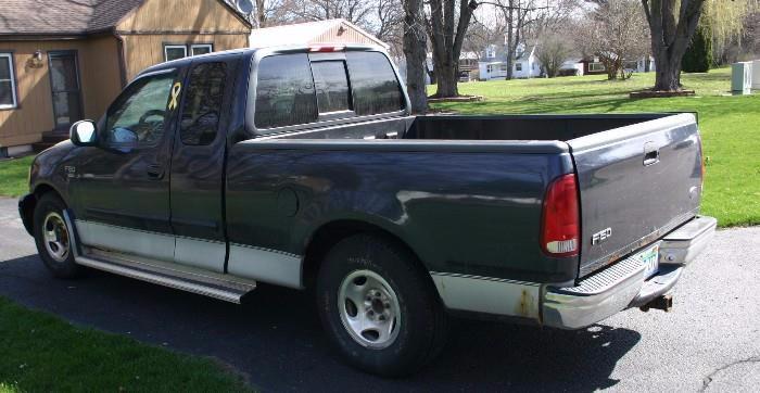 1999 ford F 150 XLT Extended Cab Pick-up (172,000 miles, new brakes, new muffler, newer tires)
