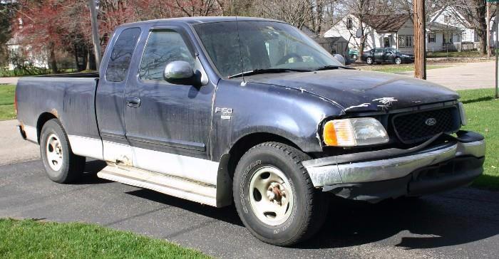 1999 ford F 150 XLT Extended Cab Pick-up (172,000 miles, new brakes, new muffler, newer tires)
