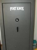 serial number 92634 maverick gun safe like new