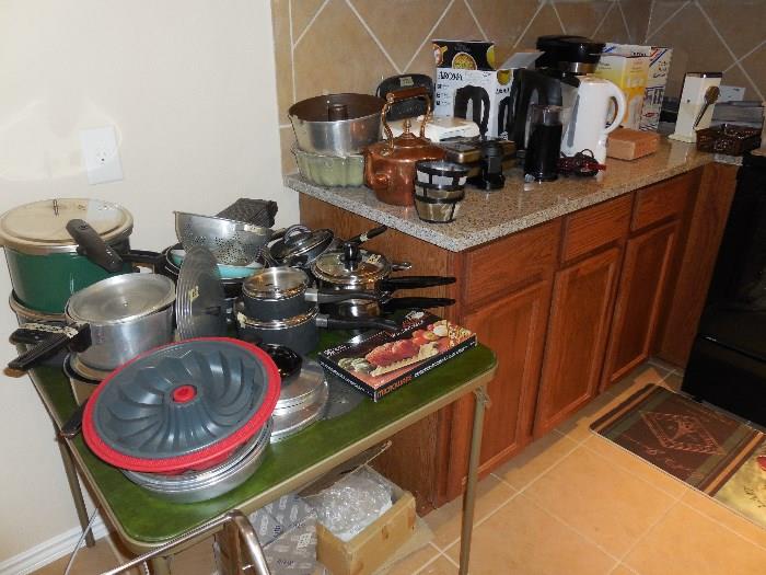 pots and pans, baking ware, small electric kitchen appliances