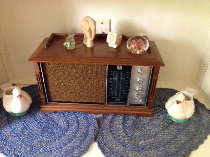 Great old console radio -works!
