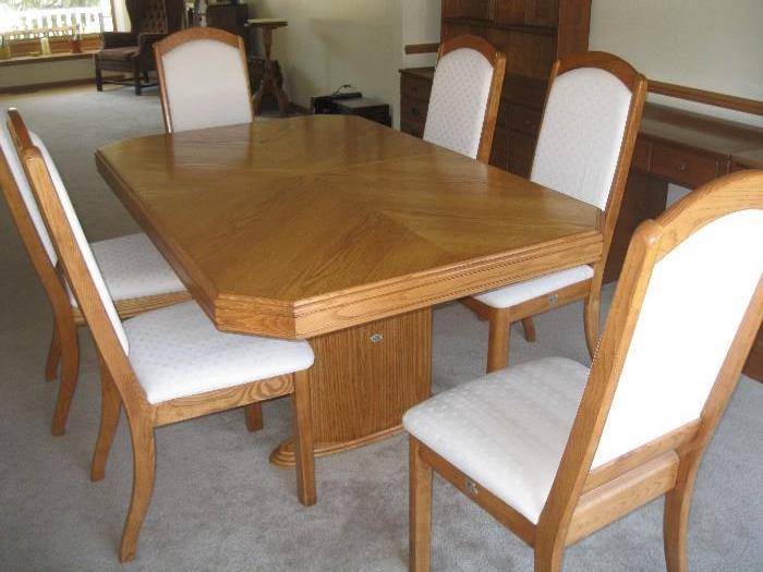 Oak dining room table with 6 chairs - $350