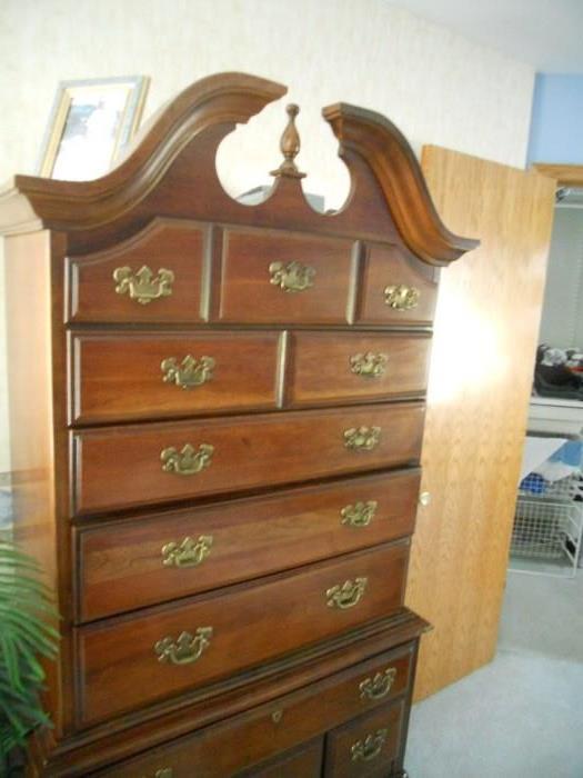 Bedroom Dresser w-matching head board & end table- will seperate