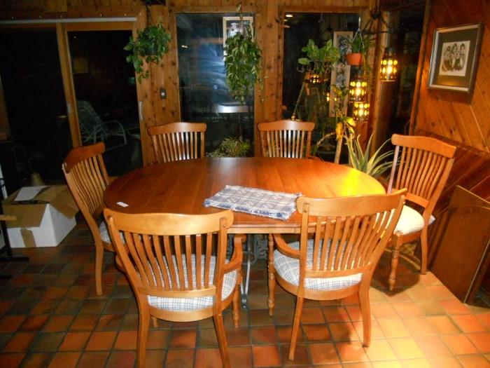 Dining-room Set w-leaf extension and pads 