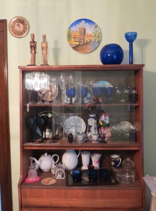Much glassware, porcelain and collectibles