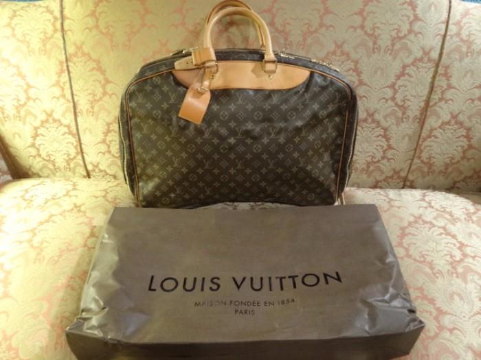 AUTHENTIC LOUIS VUITTON OVERNIGHT BAG IN LIKE NEW CONDITION WITH LOUIS VUITTON PAPER SHOPPING BAG