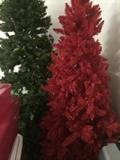        Green Christmas tree/red Christmas tree
