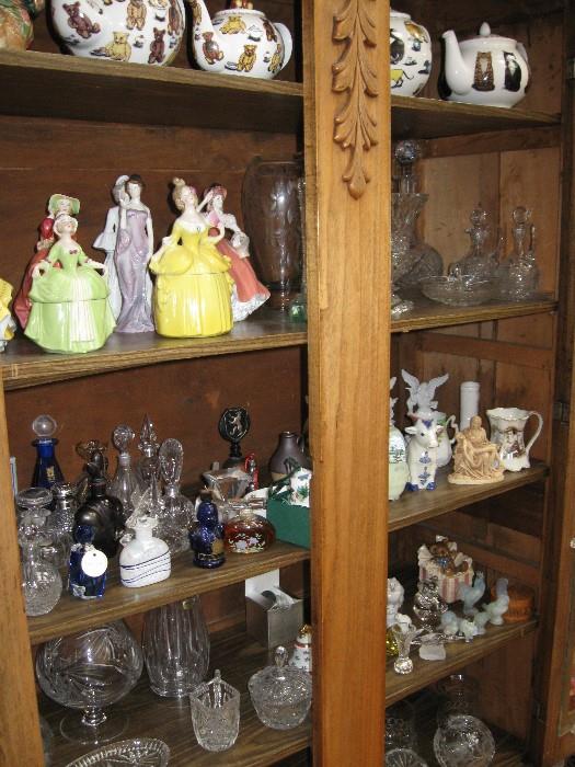                    GLASS AND CERAMIC COLLECTIBLES