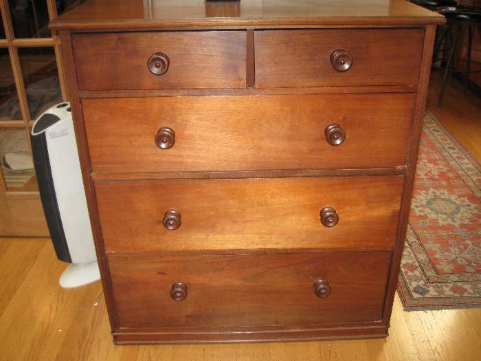       VINTAGE WALNUT CHEST OF DRAWERS