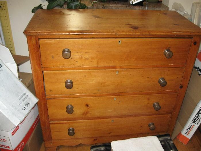                    VINTAGE CHEST OF DRAWERS