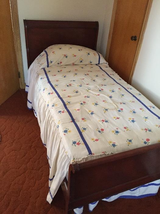 1 of 2 Sleigh Beds vintage Boards, Great condition