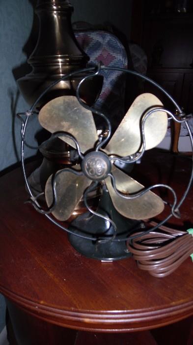 Cute collectibles come in all sizes-adorablely small vintage GE tabletop Fan
